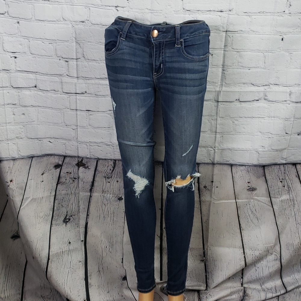 American Eagle distressed jegging size 0